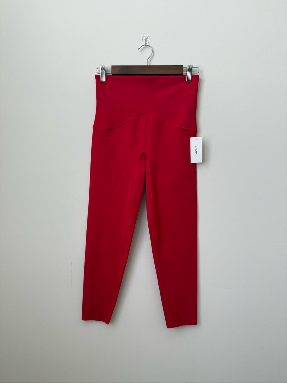 NEW SPANXshape Booty Boost 7/8 Leggings Red Size Medium